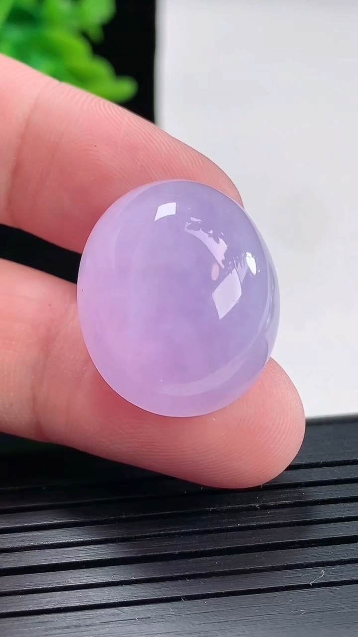 天然A货翡翠种紫罗兰蛋面镶嵌件，尺寸25-21-9.2重量:8.66g
4月27日