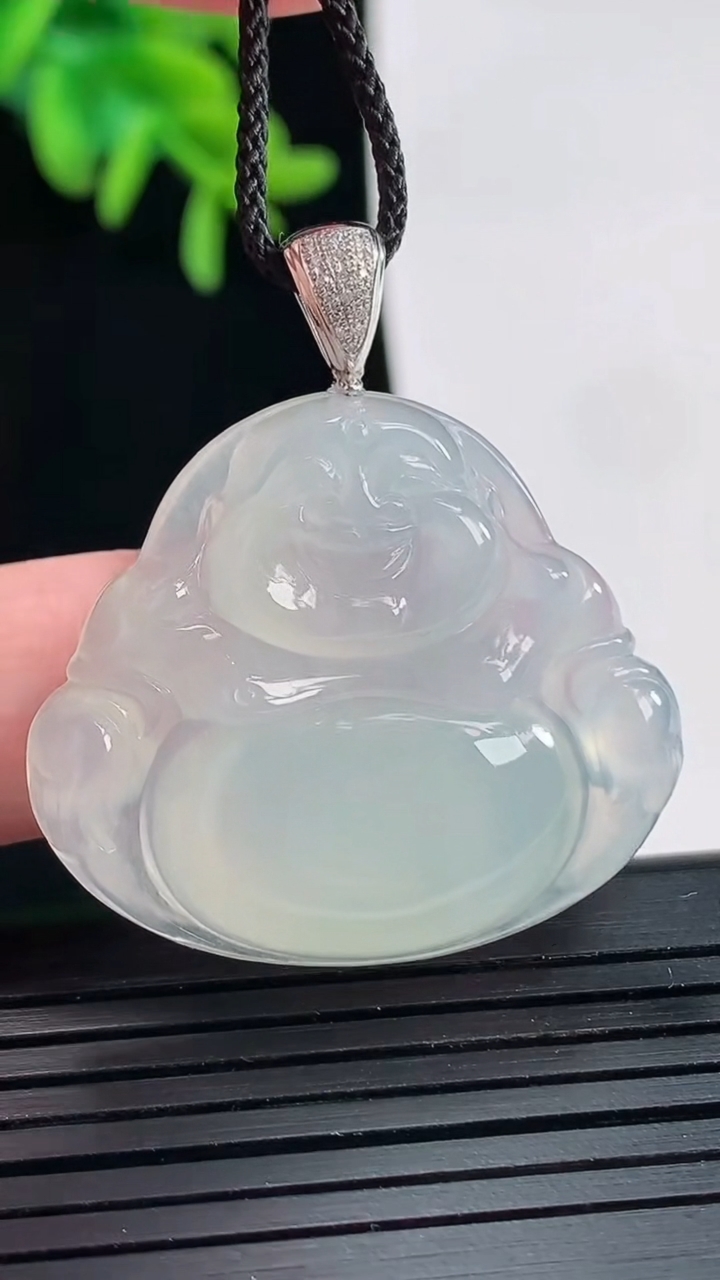天然A货翡翠佛公吊坠，尺寸28.5-33-5.5重量:8.83g
4月27日