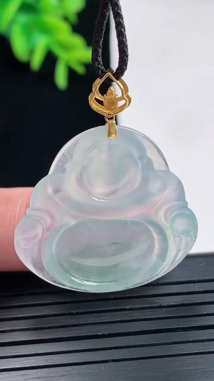 天然A货翡翠种飘花佛公吊坠，尺寸28.5-31-4.5重量:6.36g
4月27日