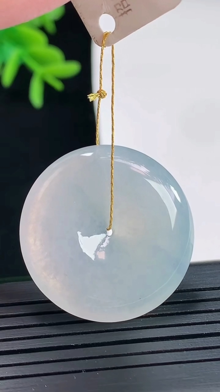 天然A货翡翠冰种飘花平安扣吊坠，尺寸29-6重量:10.81g
4月27日