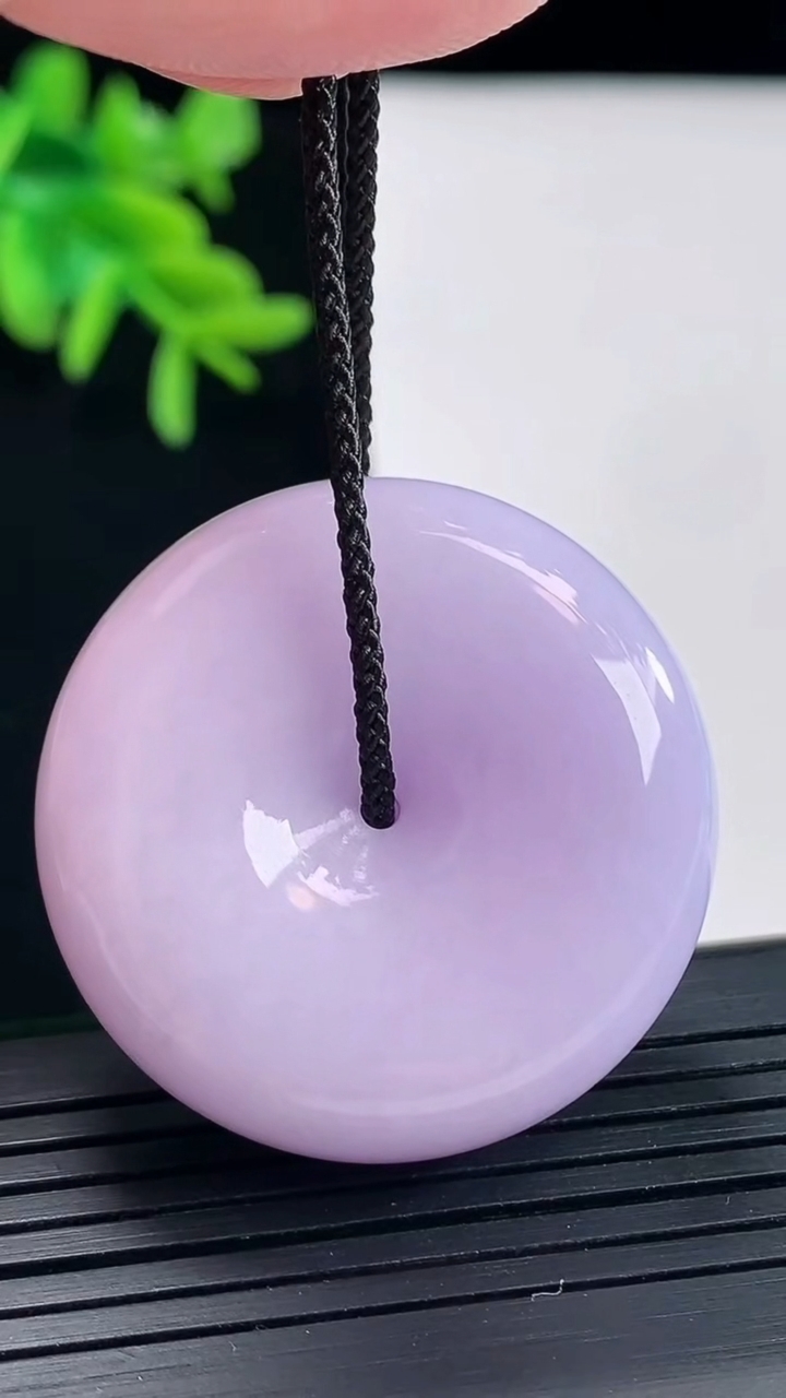 天然A货翡翠紫罗兰路路通吊坠，尺寸34-12重量:31.53g
4月27日