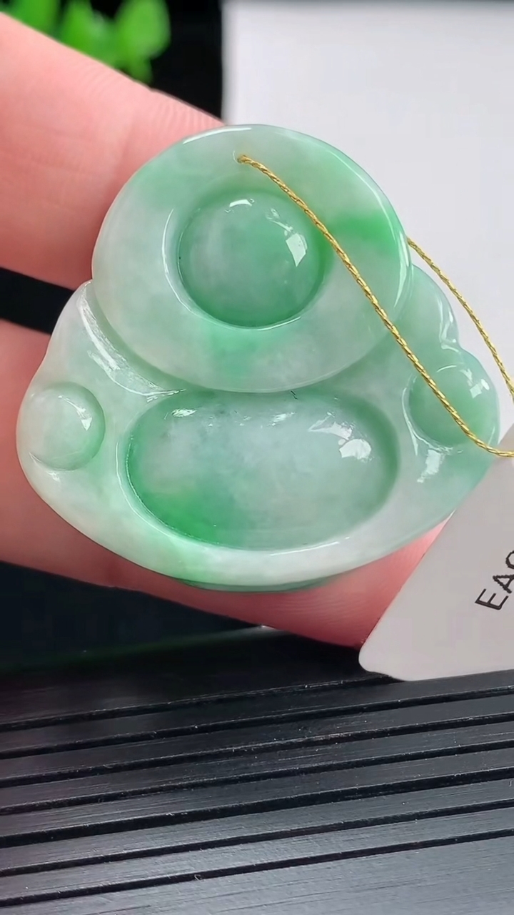 天然A货翡翠佛公吊坠，尺寸34-34.5-10.6重量:20.35g
4月27日