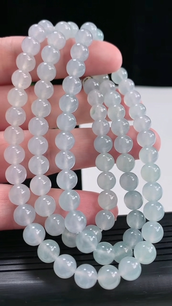 天然A货翡翠种飘花圆珠项链，尺寸7-88颗重量:63.50g
4月27日