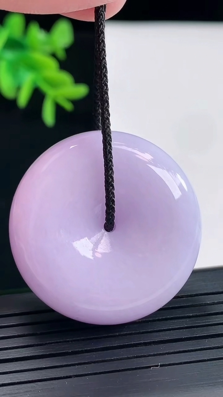 天然A货翡翠紫罗兰路路通吊坠，尺寸34-12重量:31.53g
4月27日