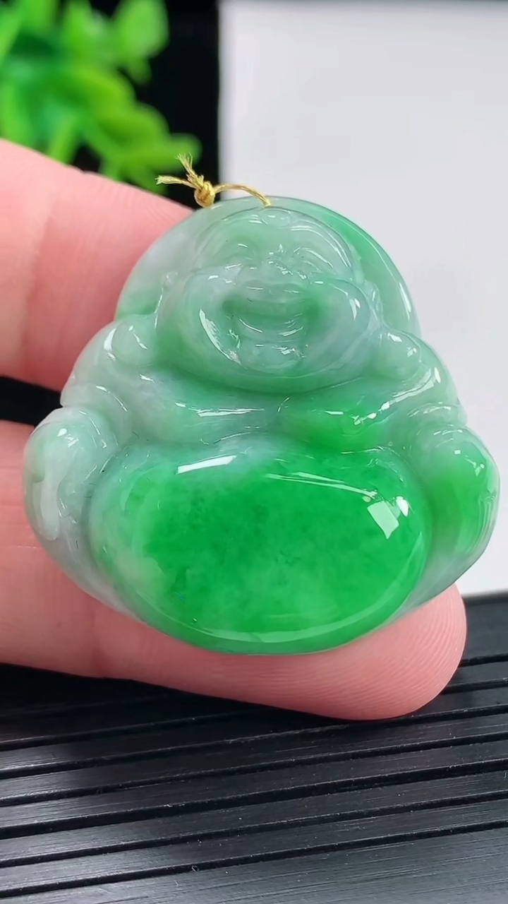 天然A货翡翠佛公吊坠，尺寸34-34.5-10.6重量:20.35g
4月27日