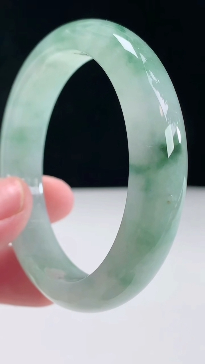 圈口54-55翡翠a货飘花宽边手镯尺寸54.2-1297-7.6重:53.02g3324月27日
