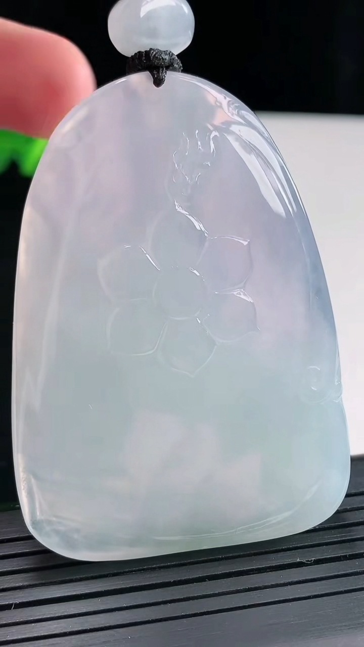 天然A货翡翠种紫罗兰虚空藏菩萨吊坠，尺寸63-43-10.6重量:59.23g
4月27日