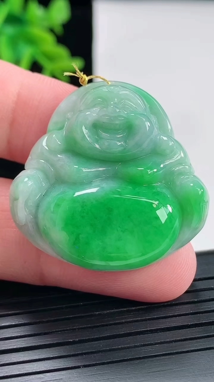 天然A货翡翠佛公吊坠，尺寸34-34.5-10.6重量:20.35g
4月27日