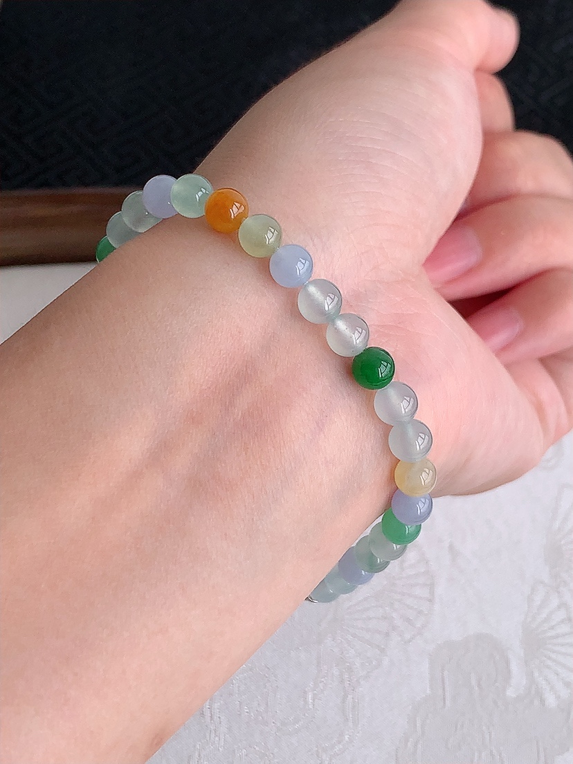 天然A货翡翠多彩圆珠佛珠手串31颗 
尺寸5.4mm 重量10.46g 0426