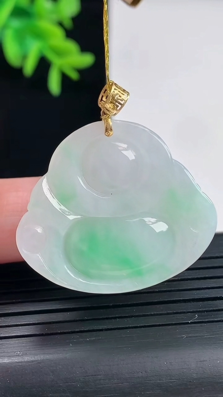 天然A货翡翠佛公吊坠，尺寸29-34-5.8重量:8.67g
4月27日