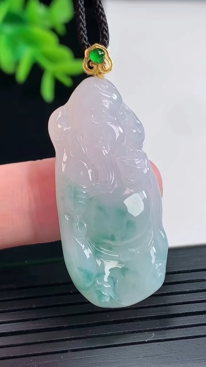 天然A货翡翠18k金飘花财神爷吊坠，尺寸42-18.5-5.8重量:8.37g
4月27日