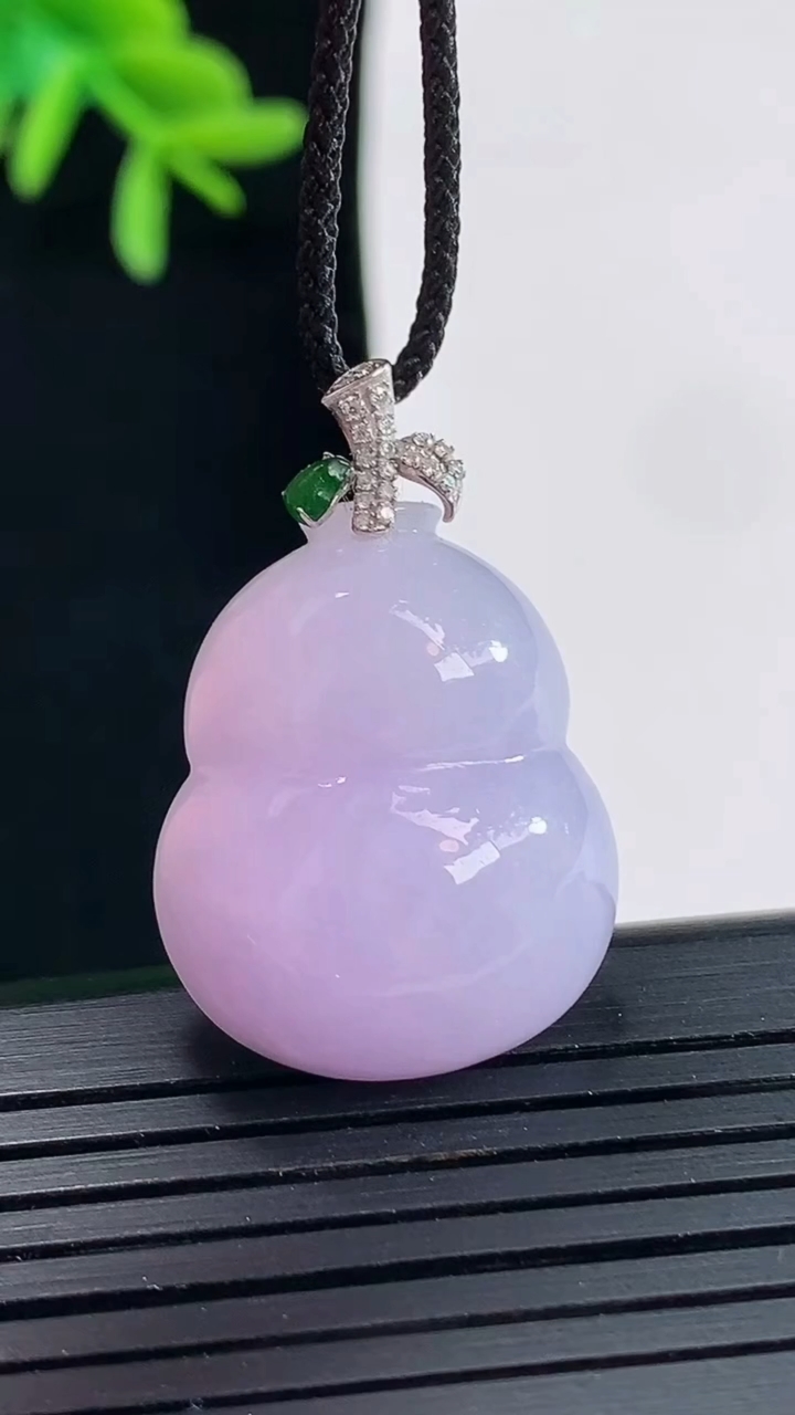 天然A货翡翠18k金紫罗兰葫芦吊坠，尺寸23-20-10.8重量:9.02g
4月27日