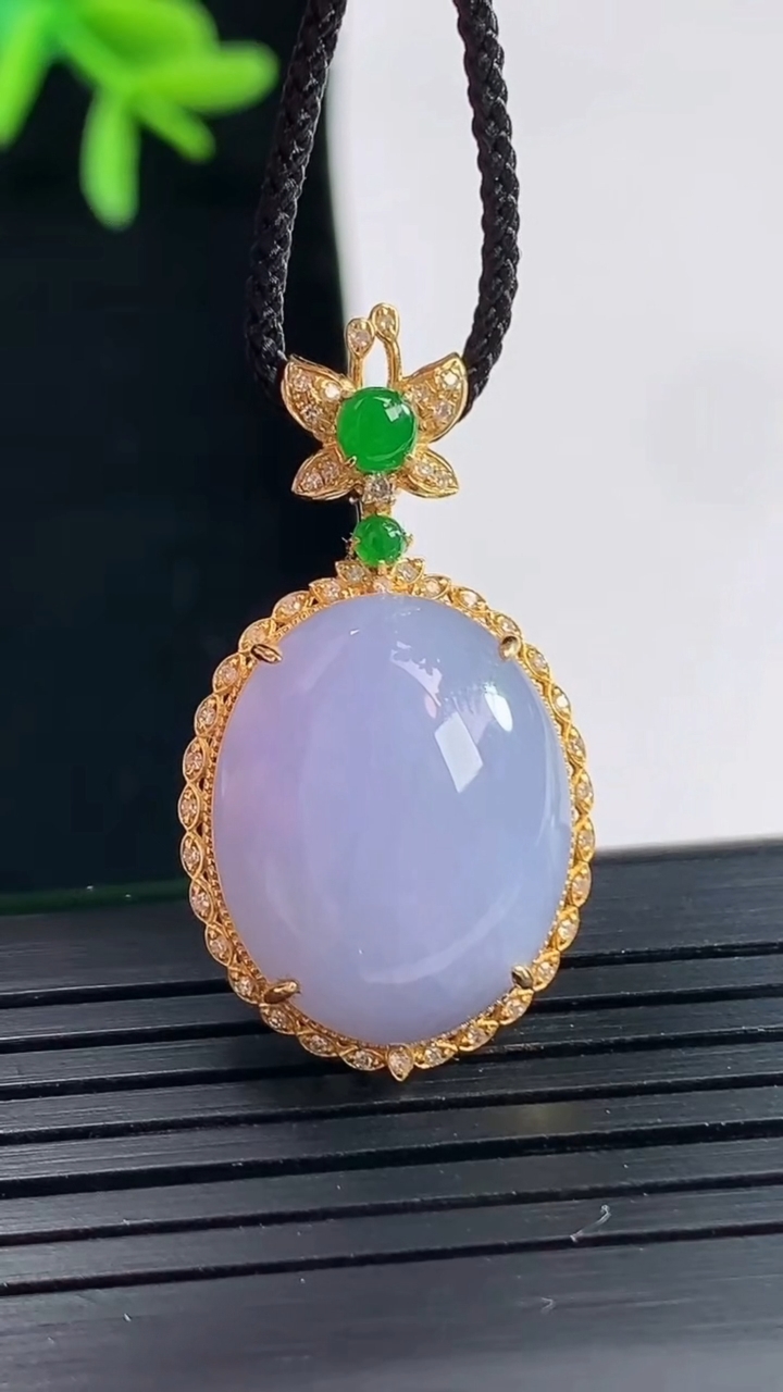 天然A货翡翠18k金紫罗兰蛋面吊坠，尺寸32-17.6-9.2，裸石18.5-15重量:5.49g
