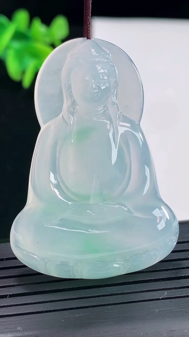 天然A货翡翠素衣观音吊坠，尺寸51.6-36.5-5.6重量:16.81g
4月27日