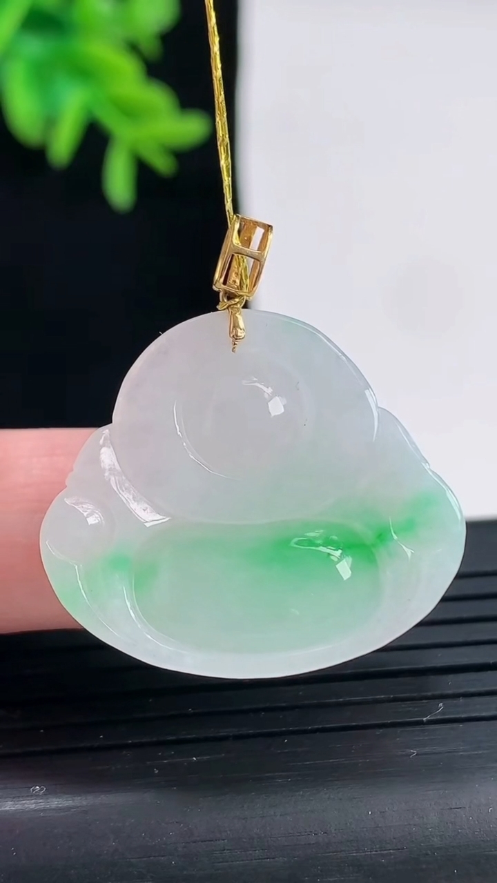 天然A货翡翠佛公吊坠，尺寸25-28.5-5.6重量:6.21g
4月27日