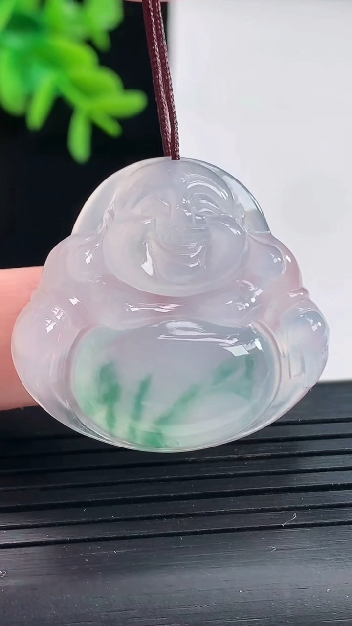 天然A货翡翠种飘花佛公吊坠，尺寸30-32.8-5.6重量:9.03g
4月27日