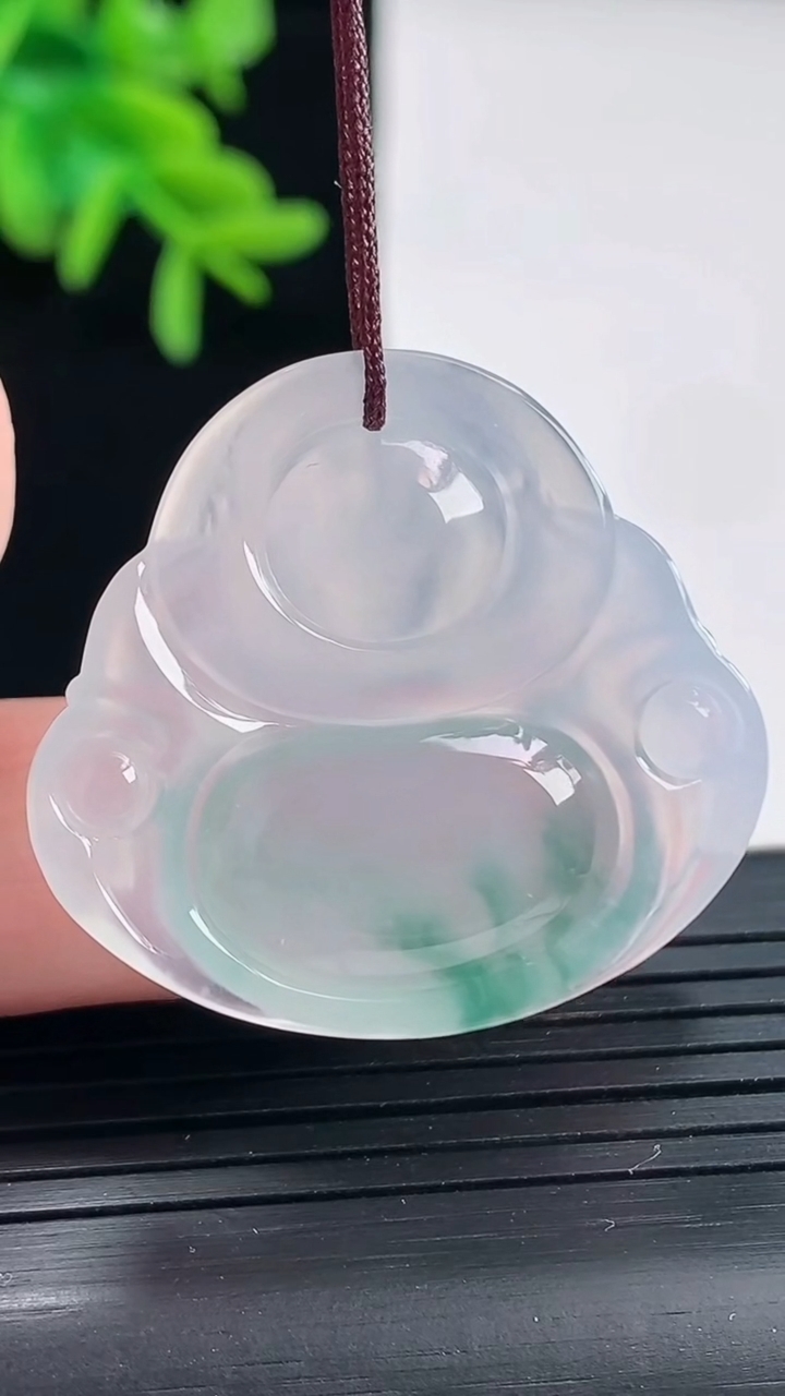 天然A货翡翠种飘花佛公吊坠，尺寸30-32.8-5.6重量:9.03g
4月27日