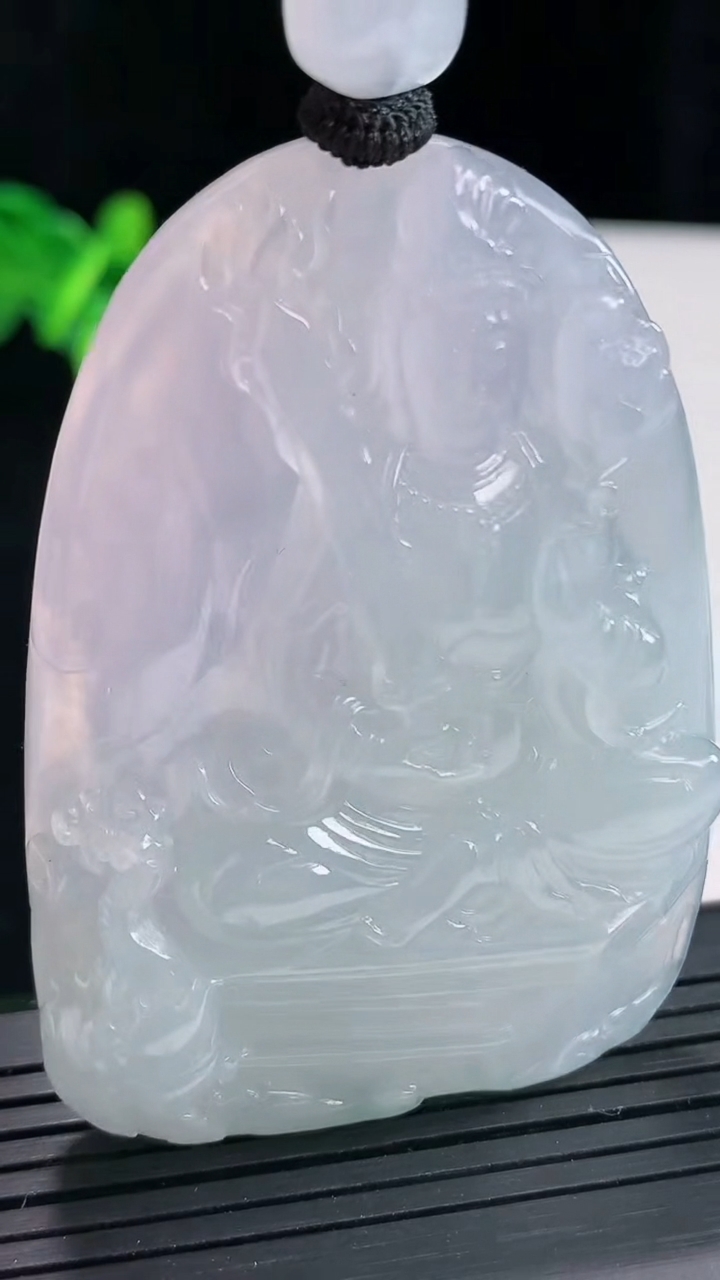 天然A货翡翠种紫罗兰虚空藏菩萨吊坠，尺寸63-43-10.6重量:59.23g
4月27日