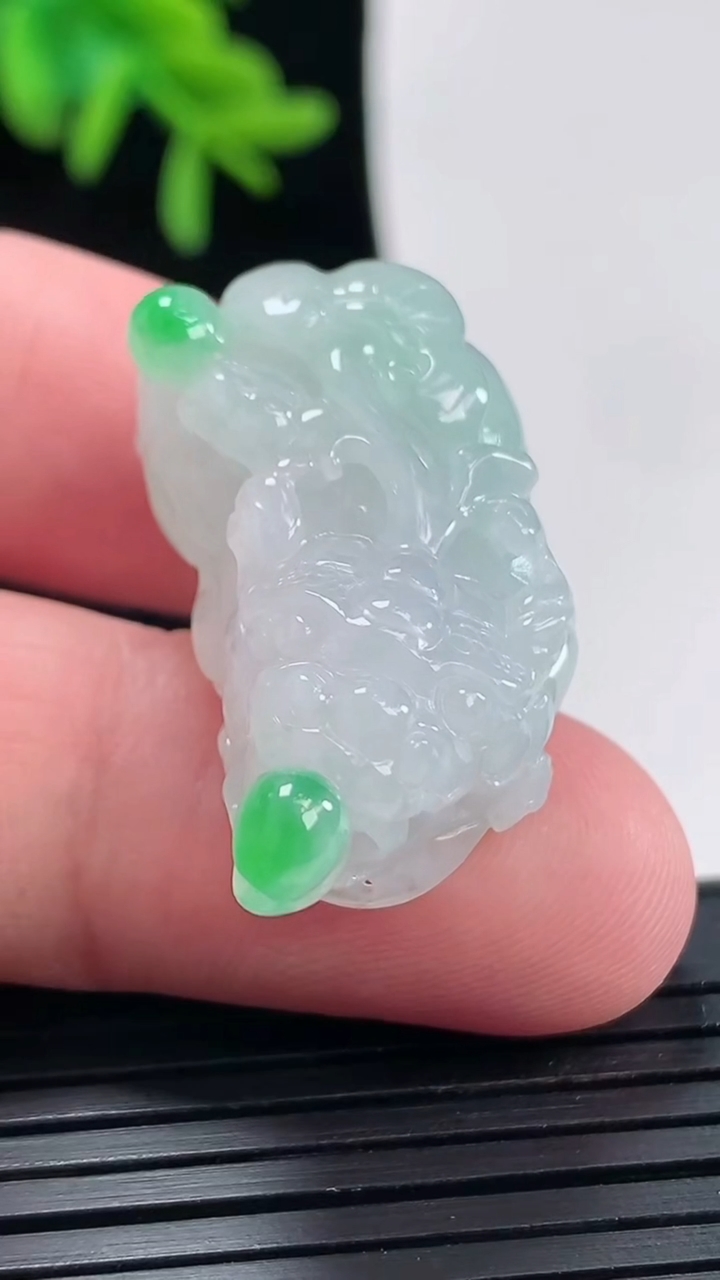 天然A货翡翠貔貅吊坠，尺寸33-17-13重量:13.35g
4月27日