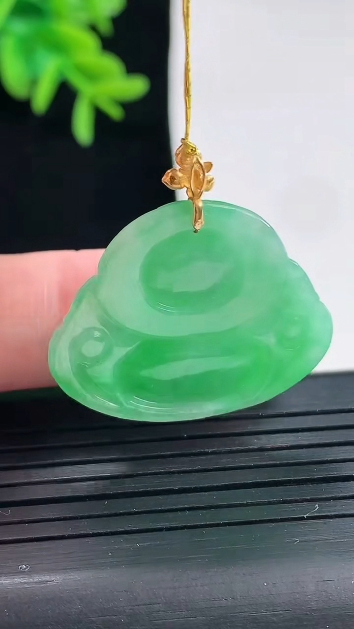 天然A货翡翠佛公吊坠，尺寸25-30-5.8重量:7.06g
4月27日