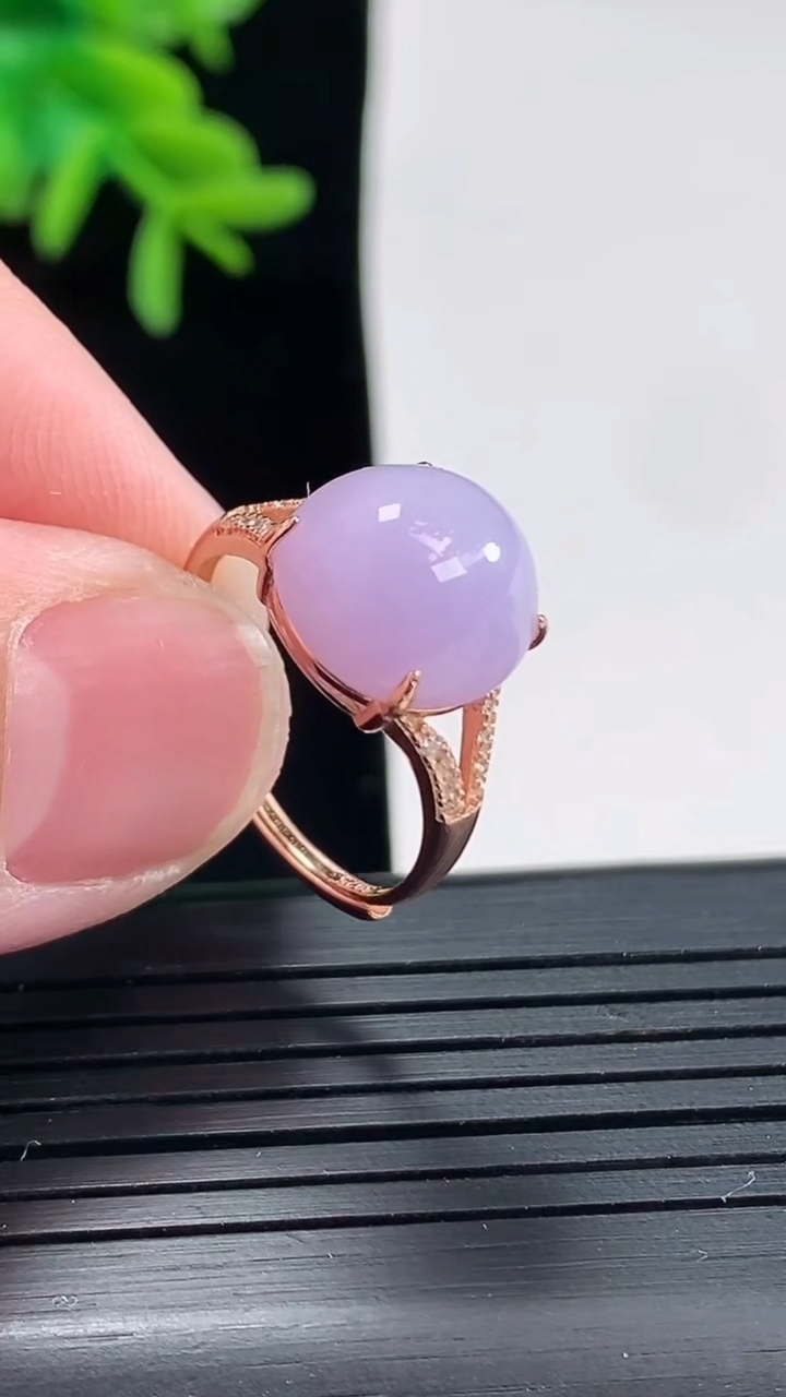 天然A货翡翠925银紫罗兰蛋面戒指，尺寸12-11-7.5重量:2.76g2026年4月27日
工厂