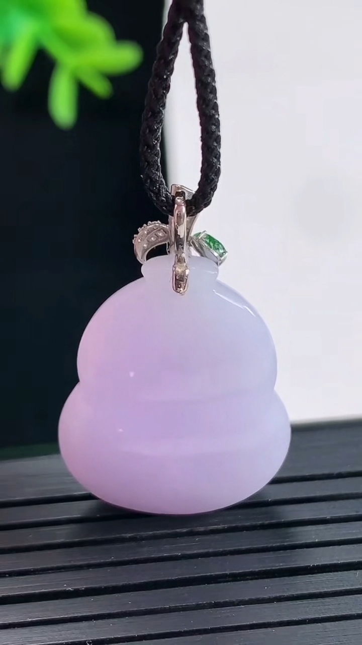 天然A货翡翠18k金紫罗兰葫芦吊坠，尺寸23-20-10.8重量:9.02g
4月27日
