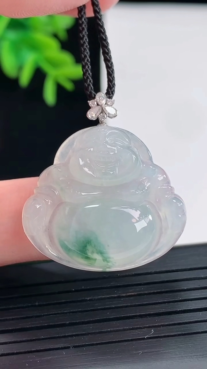 天然A货翡翠种飘花佛公吊坠，尺寸24.5-28-6重量:6.67g
4月27日