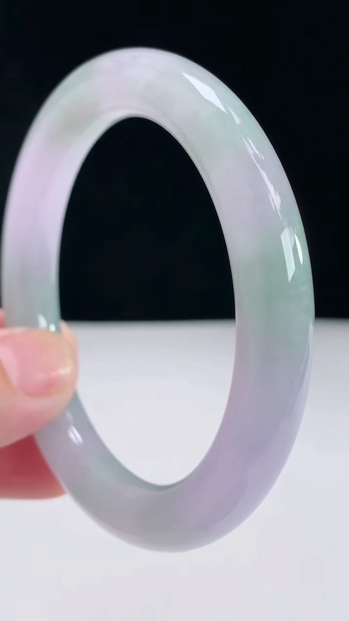 圈口55-56翡翠a货春带彩 紫罗兰圆条手镯尺寸55.9-9.8重:52.16g6694月27日