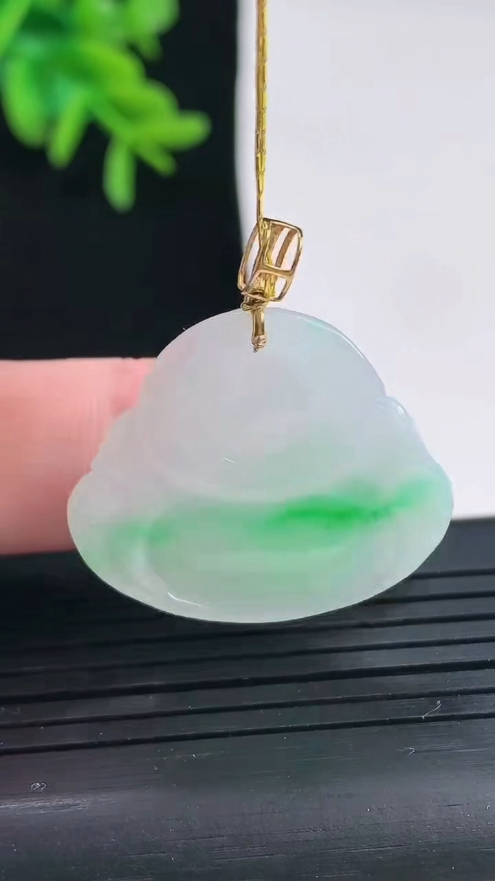 天然A货翡翠佛公吊坠，尺寸25-28.5-5.6重量:6.21g
4月27日