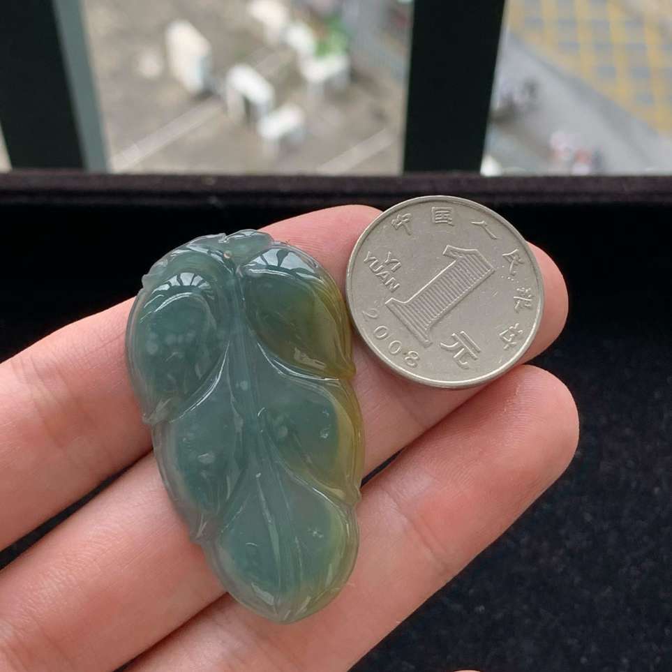 A货天然翡翠冰糯种黄翡叶子吊坠重量9.47g
4月27日