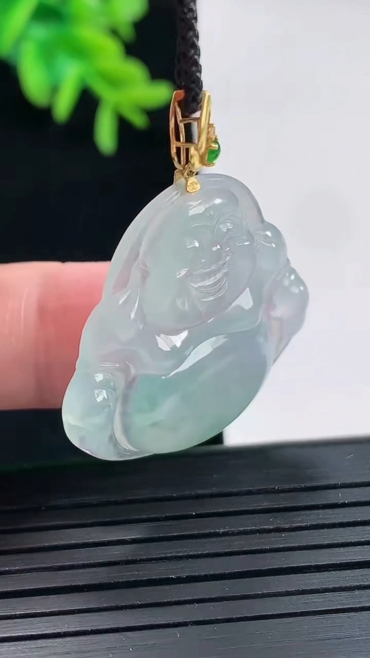 天然A货翡翠种飘花佛公吊坠，尺寸28.5-31-4.5重量:6.36g
4月27日