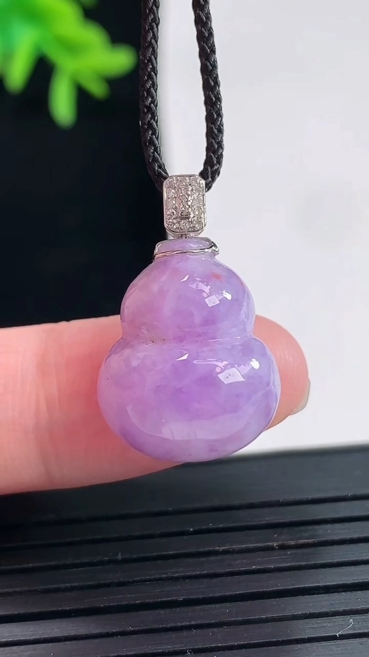 天然A货翡翠18k金紫罗兰葫芦吊坠，尺寸18-15.5-8.8重量:4.07g
4月27日