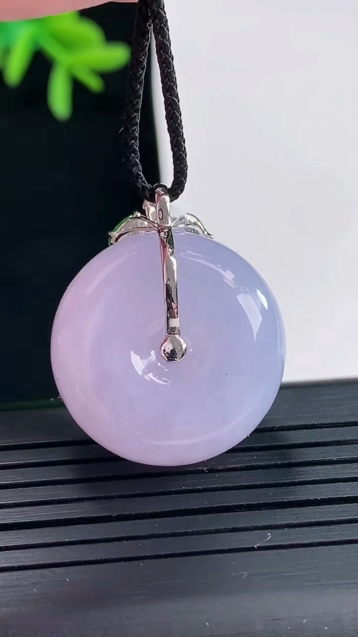 天然A货翡翠18k金紫罗兰路路通吊坠，尺寸23.5-11.8重量:14.99g
4月27日