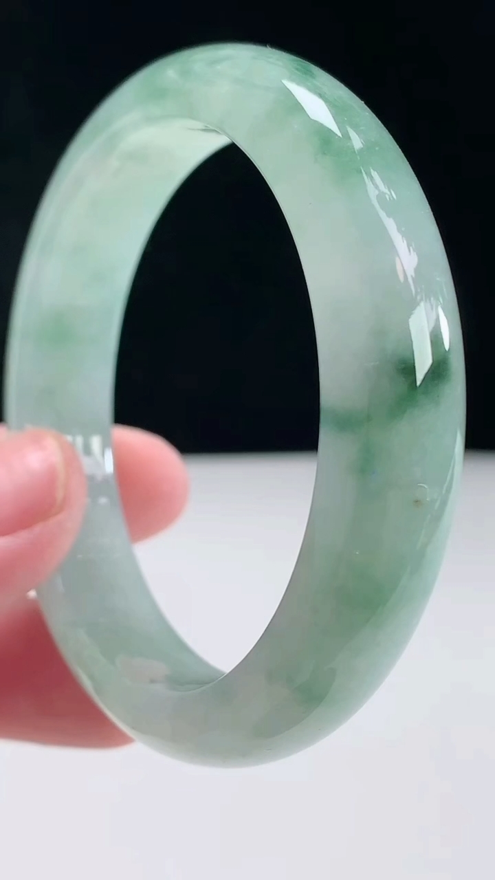 圈口54-55翡翠a货飘花宽边手镯尺寸54.2-1297-7.6重:53.02g3324月27日