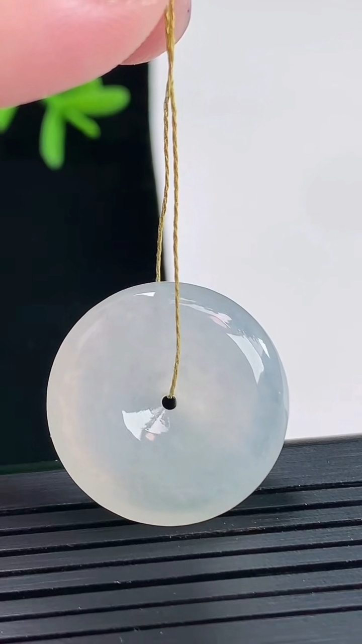 天然A货翡翠飘花平安扣吊坠，尺寸23-5.5重量:6.26g
4月27日