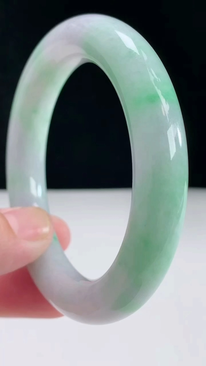 圈口57-58翡翠a货圆条手镯尺寸57.2-12-11.5重:79.51g1164月27日