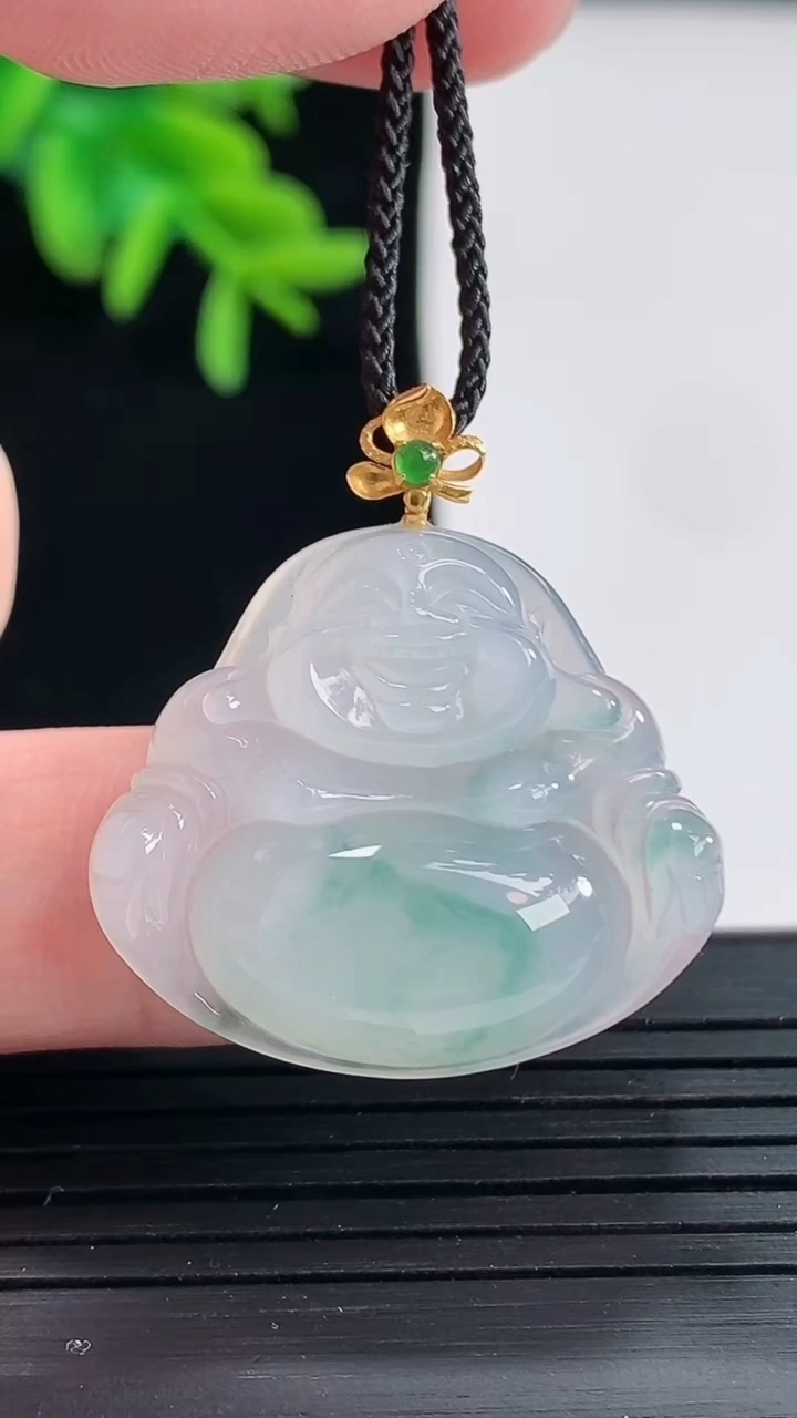 天然A货翡翠种飘花佛公吊坠，尺寸24-28-6重量:6.40g
4月27日