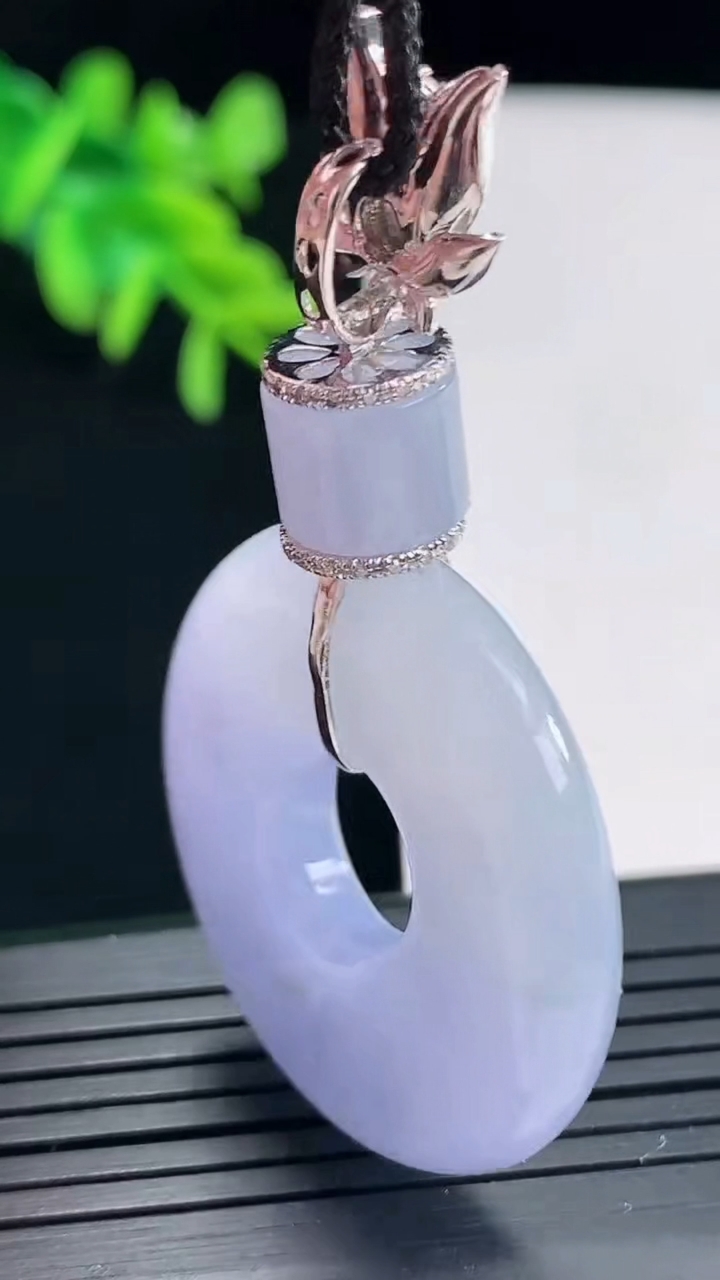 天然A货翡翠18k金紫罗兰平安环吊坠，尺寸33.5-6.5重量:18.86g
4月27日