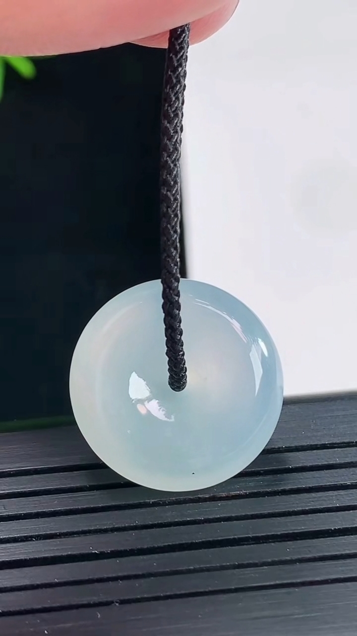 天然A货翡翠平安扣吊坠，尺寸20-5.5重量:4.59g
4月27日