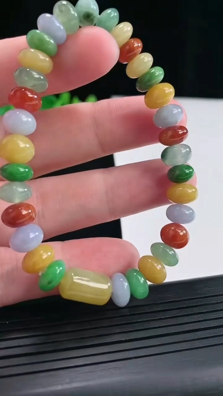 天然A货翡翠三彩算盘珠路路通手串，尺寸12.6-8，8-5.5重量:24.00g4月27日
工厂直销收藏佳品,种好水足，色泽均匀，有种有色，上手高大气！
