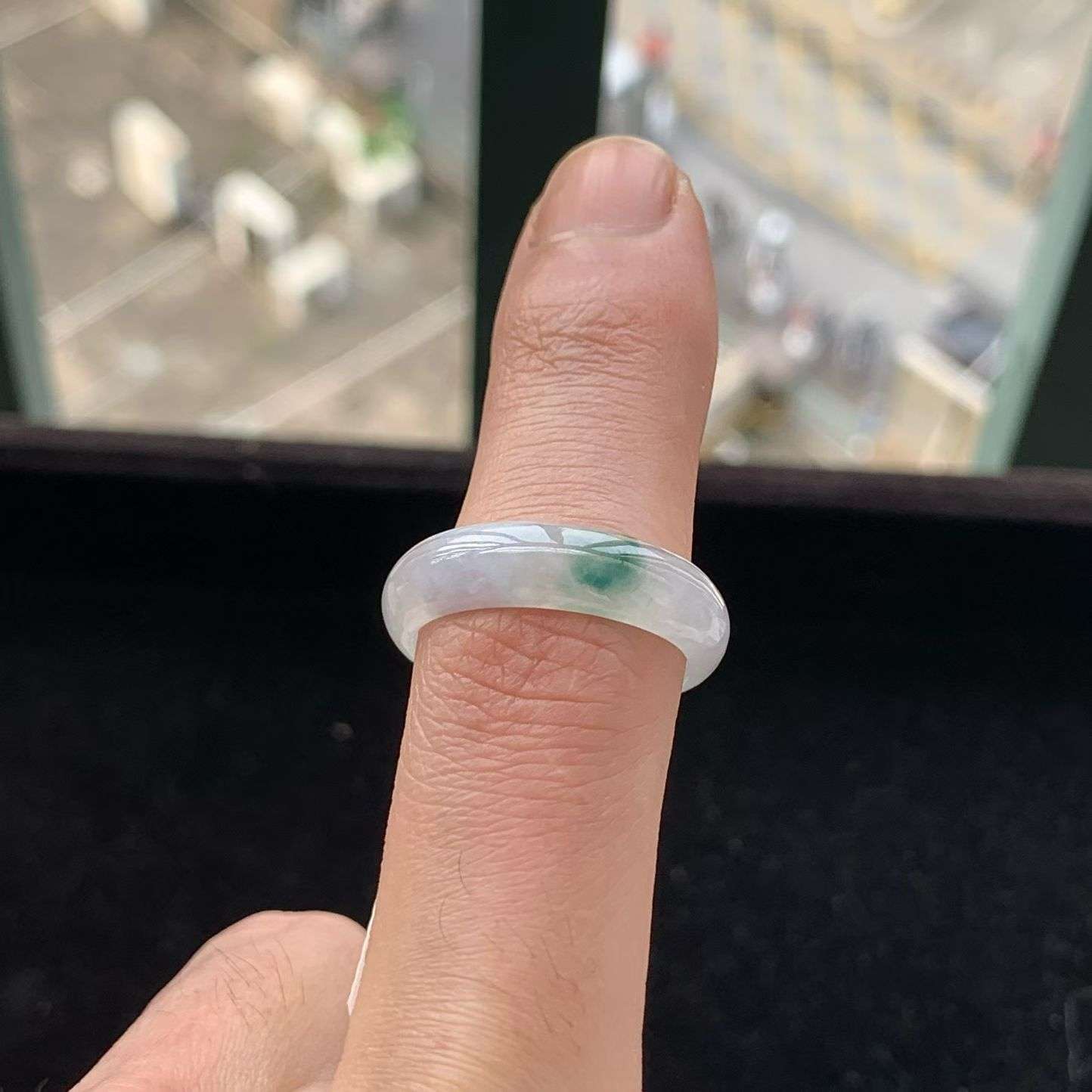 A货天然翡翠冰糯种飘花戒指20号重量3.16g
4月27日