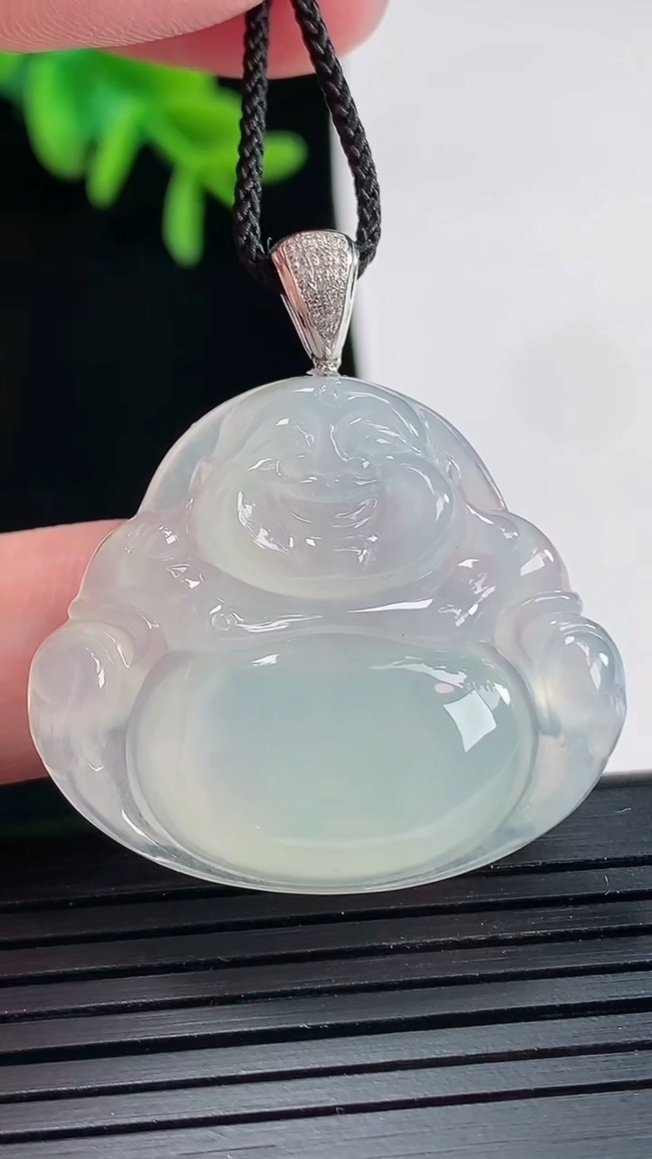 天然A货翡翠佛公吊坠，尺寸28.5-33-5.5重量:8.83g
4月27日