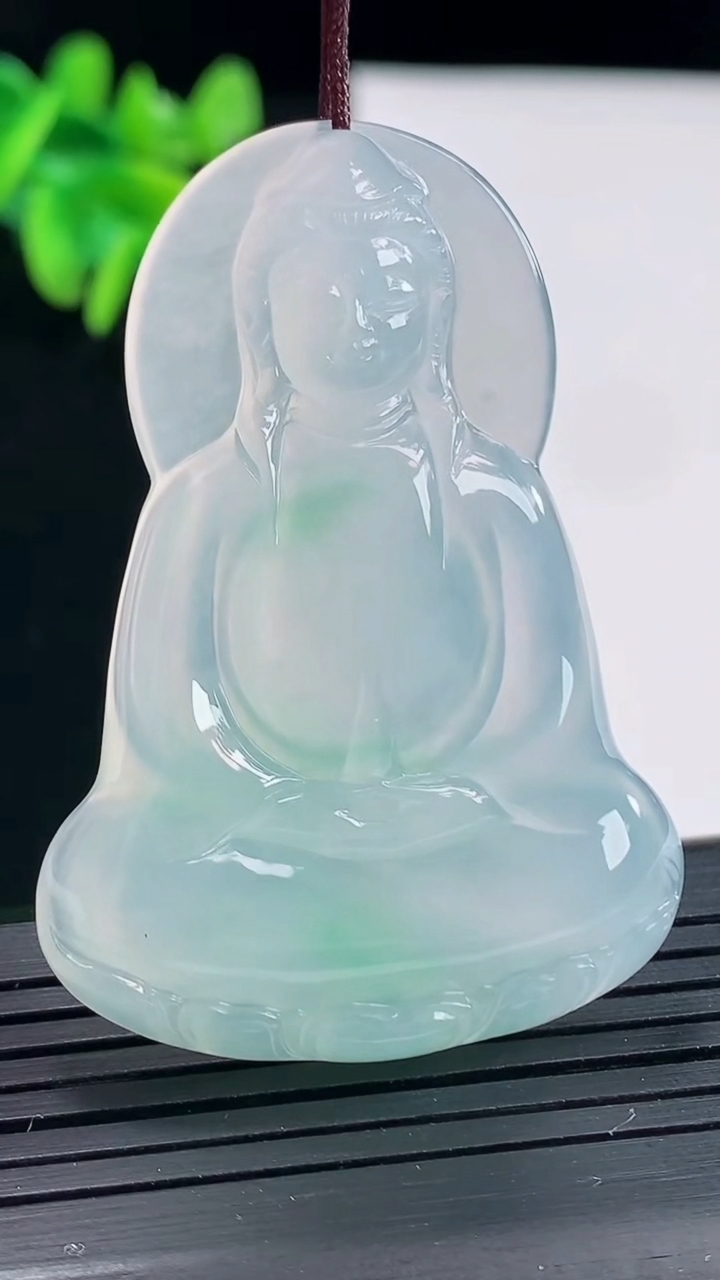 天然A货翡翠素衣观音吊坠，尺寸51.6-36.5-5.6重量:16.81g
4月27日