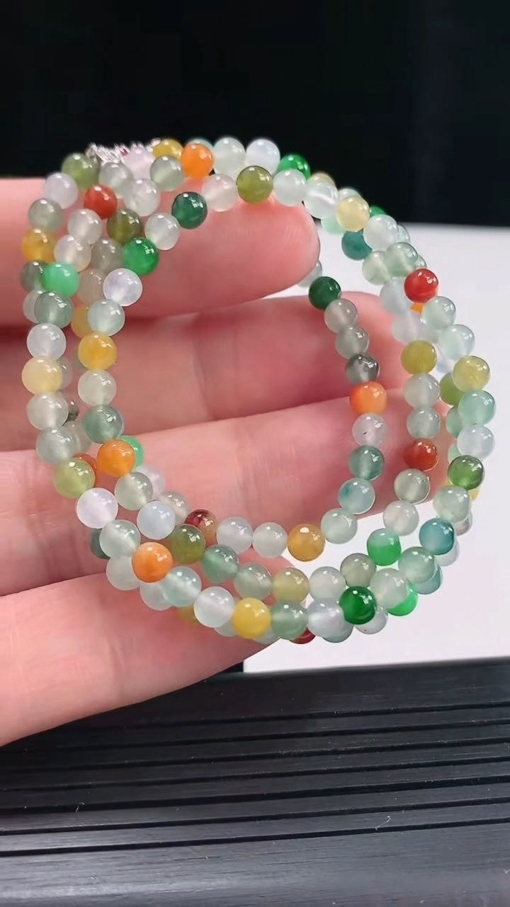 天然A货翡翠三彩圆珠项链，尺寸4-146颗重量:18.09g4月27日
工厂直销收藏佳品,种好水足，色泽均匀，有种有色，上手高大气！