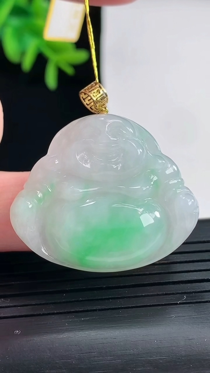 天然A货翡翠佛公吊坠，尺寸29-34-5.8重量:8.67g
4月27日