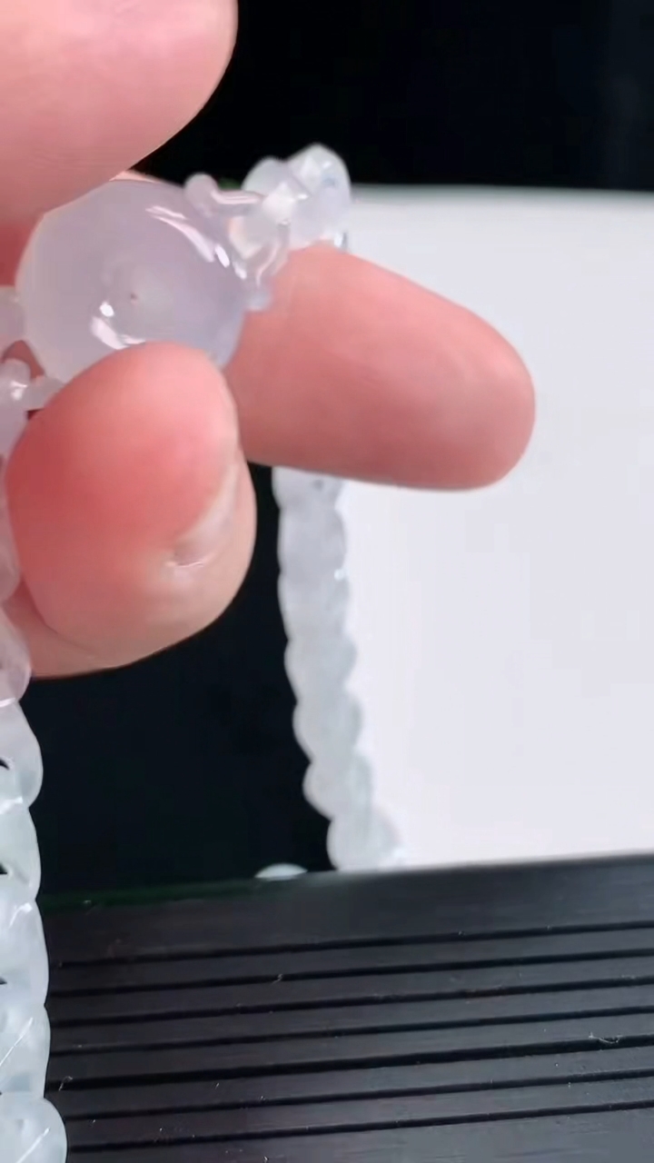 天然A货翡翠种白冰平安扣手串，尺寸14-6.2重量:14.65g4月27日
工厂直销收藏佳品,种好水足，色泽均匀，有种有色，上手高大气！