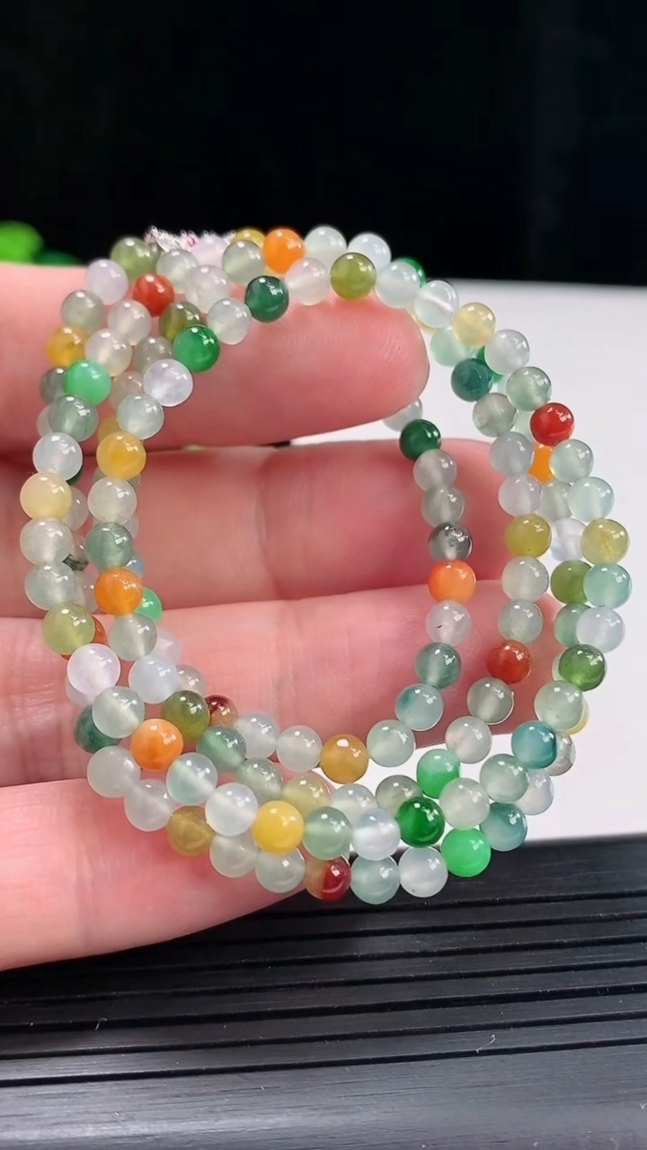 天然A货翡翠三彩圆珠项链，尺寸4-146颗重量:18.09g4月27日
工厂直销收藏佳品,种好水足，