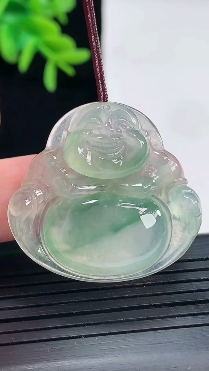 天然A货翡翠种飘花佛公吊坠，尺寸31-33-5.6重量:8.95g
4月27日