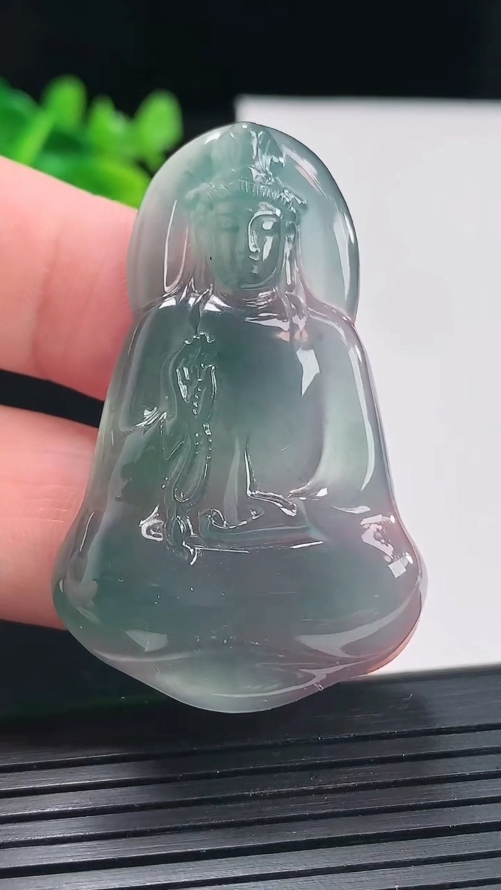 天然A货翡翠冰种蓝水素衣观音吊坠，尺寸50-30.5-4重量:11.07g
4月27日