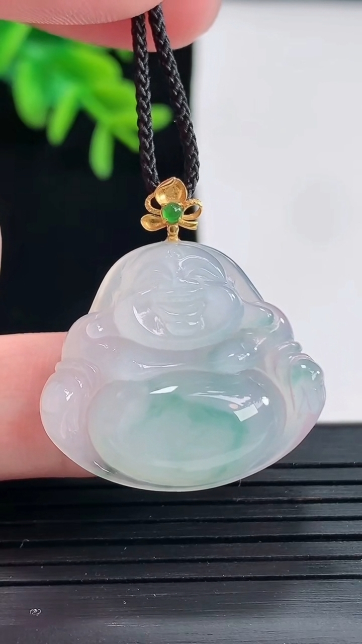 天然A货翡翠种飘花佛公吊坠，尺寸24-28-6重量:6.40g
4月27日